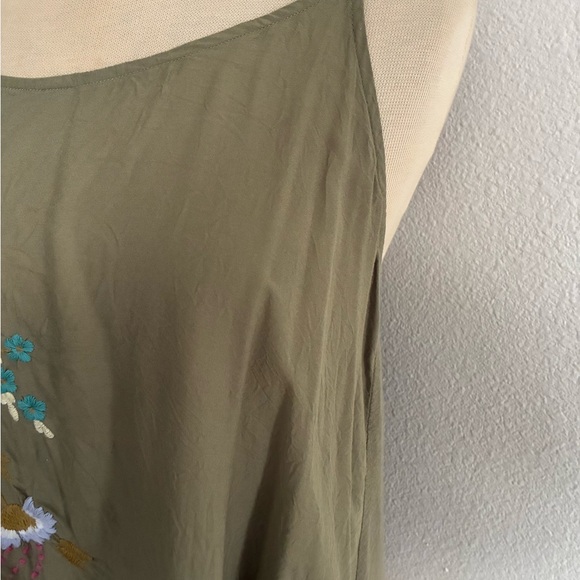 ❤️$15 Akemi & Kin green tank - Picture 3 of 7